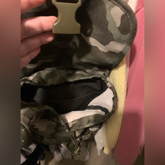 PINK Victoria’s Secret bundle of 2 bags. One cross body and one mini backpack - Picture 4 of 7